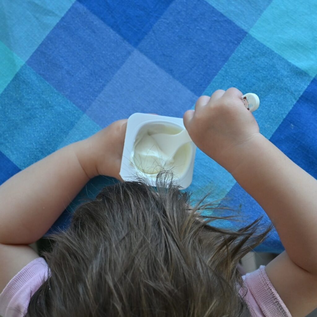 El yogur es una forma deliciosa de añadir probióticos a la dieta de los niños.