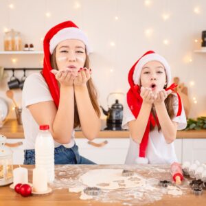 mama hijo cocinando navidad