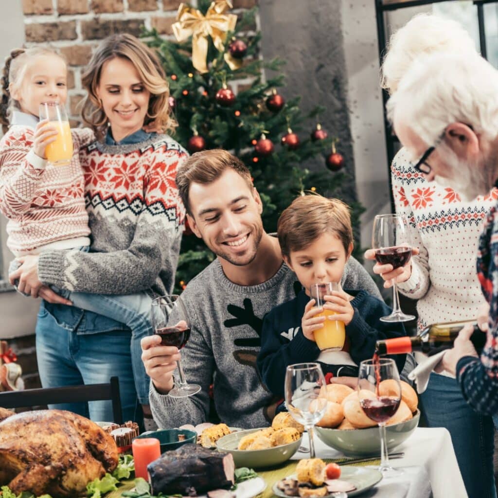 comida familiar saludable con niños navidad