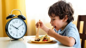 ¿por qué los niños comen rápido?