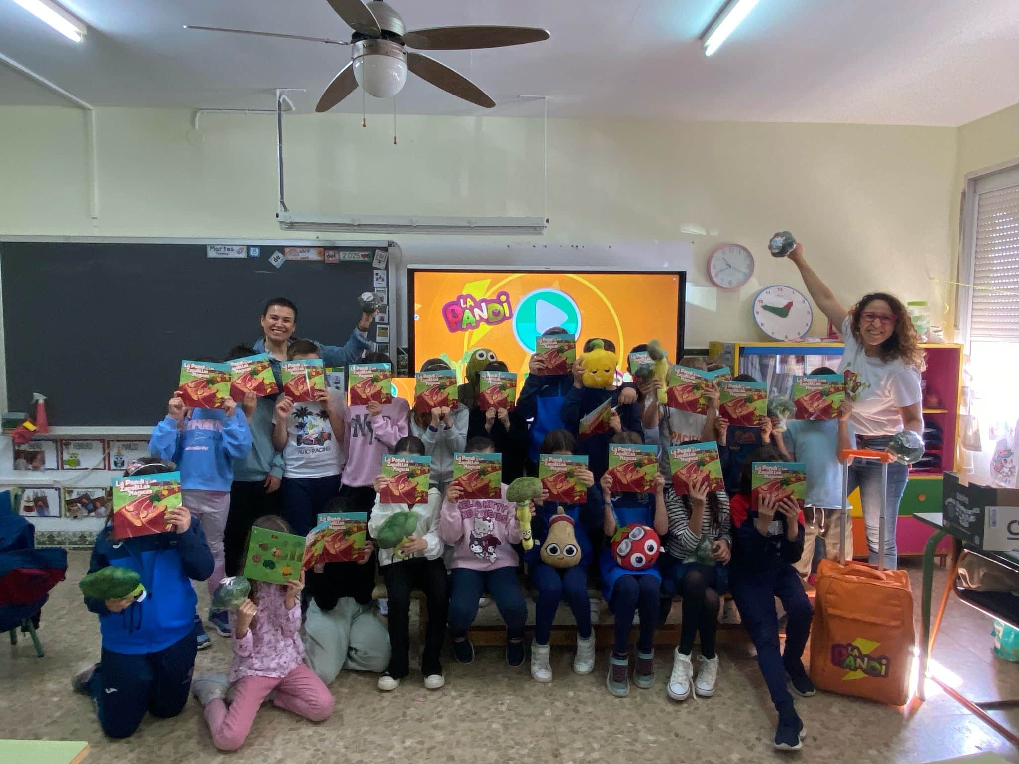 Rebeca Pastor dando una charla sobre alimentación infantil